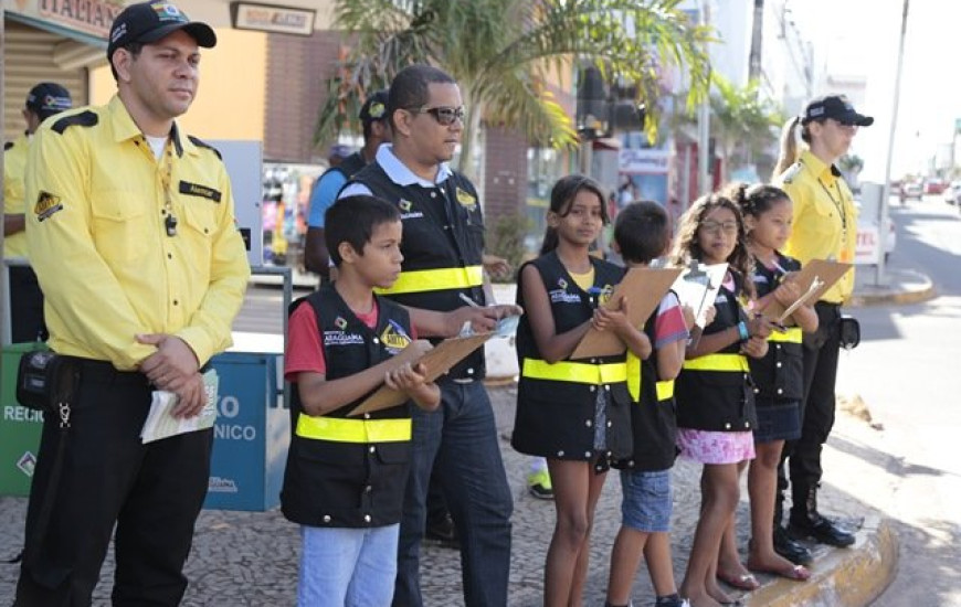 Agentes mirins vão às ruas de Araguaína