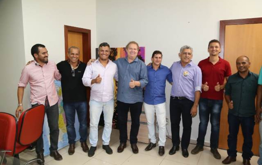 Carlesse recebe apoio de prefeitos de três partidos distintos