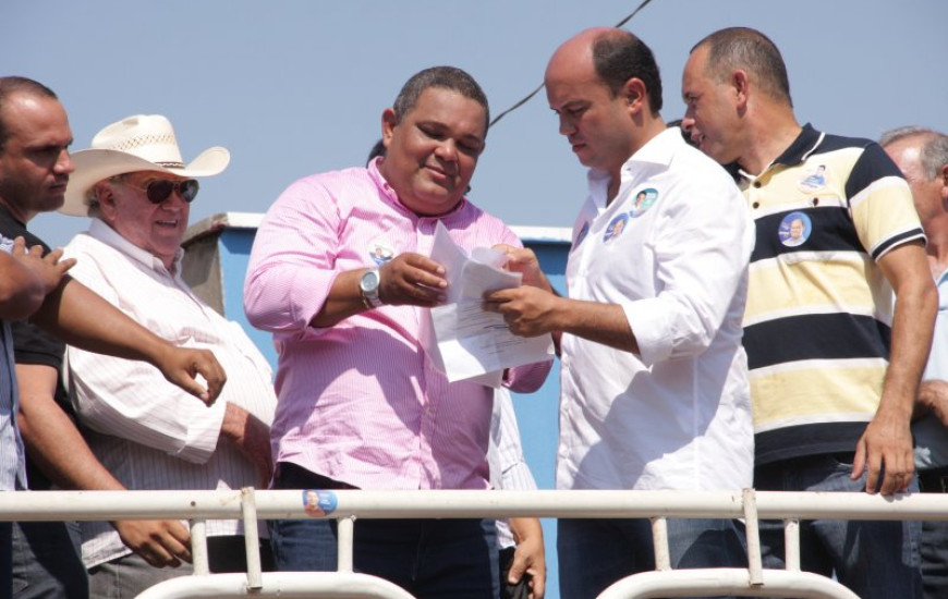 Sandoval recebendo apoio do PT de Araguacema