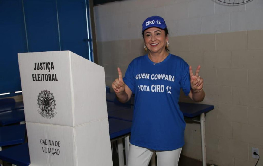 Candidata a vice-presidente na chapa de Ciro Gomes votou no Colégio Caic às 11h