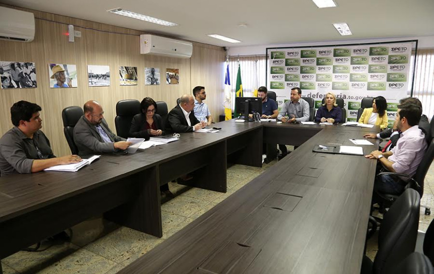 Reunião foi realizada nesta segunda-feira