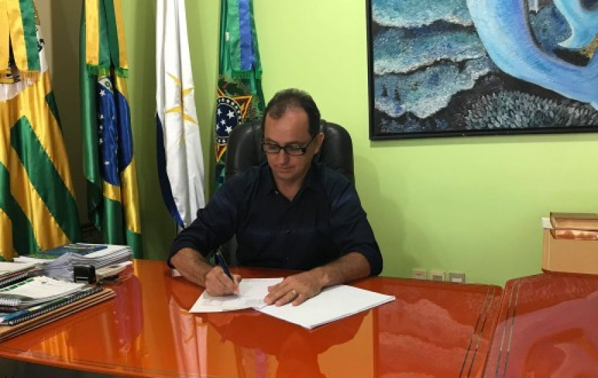 Prefeito de Miranorte Carlinhos da Nacional esclarece readequação em escola