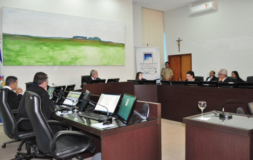 Corte do TCE analisa contas de prefeitos