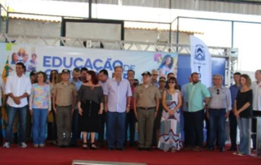 Autoridades participam de inauguração de Colégio Militar