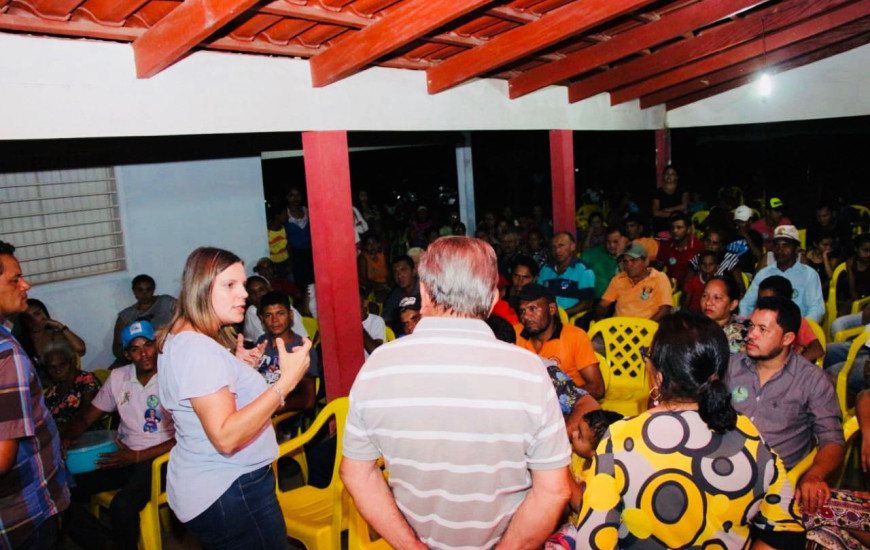 Cláudia se reuniu ontem com lideranças políticas e moradores de Palmeirante