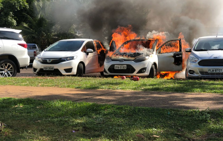 Veículo pegou fogo nesta terça-feira e pertence à Secretaria da Fazenda 