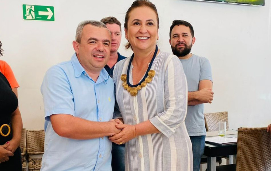 Prefeito Ronivon ao lado da senadora Kátia Abreu/Foto: Divulgação 