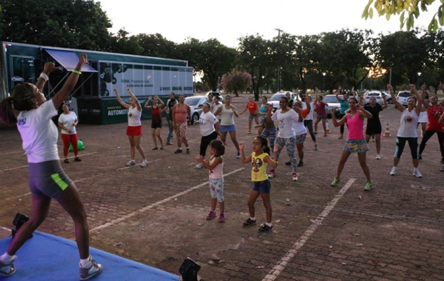 Aulão de ritmos acontece em frente a Praça dos Girassóis