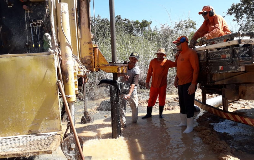 Equipe realiza perfuração de poço PA Filadélfia em Pau D'Arco 