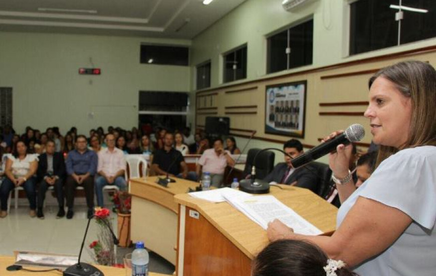 Vice-governadora Cláudia Lelis recebe homenagem