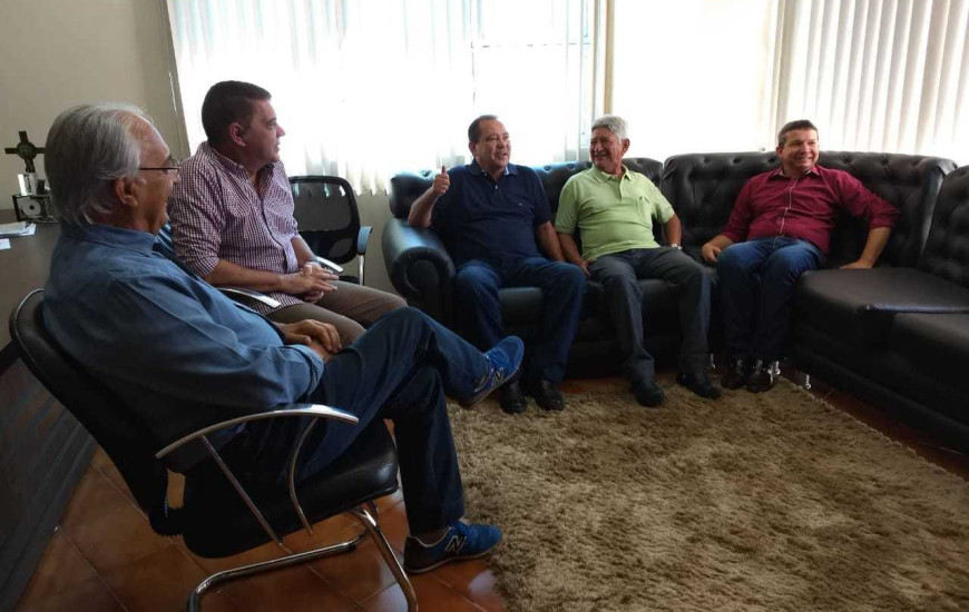 Vicentinho se reuniu com o prefeito Avelino e líderes do Vale do Araguaia
