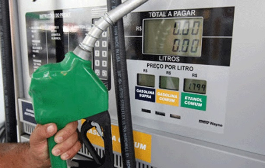 Preço da gasolina é reajustado pela Petrobras