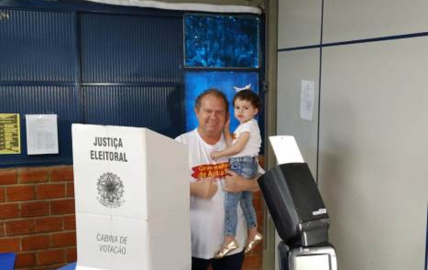 Governador votou em Gurupi, onde acompanhará apuração