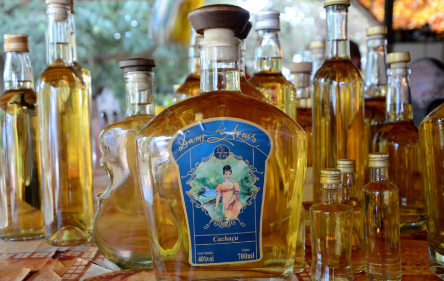 Dama dos Azuis, primeira cachaça produzida em cooperativa no TO