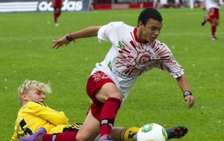 Danilo jogando na competição