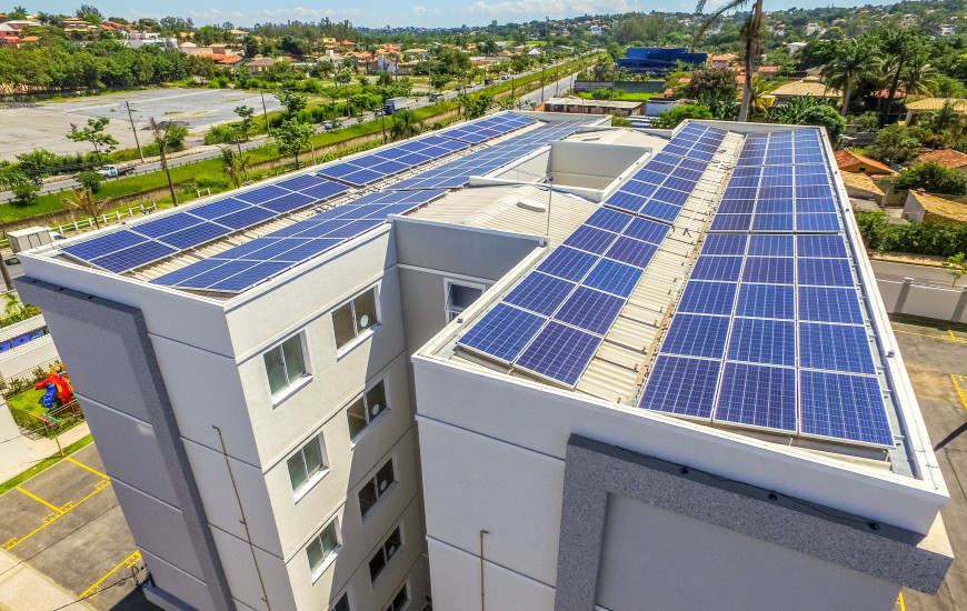 Placas fotovoltaicas instaladas em condomínio da MRV em Belo Horizonte