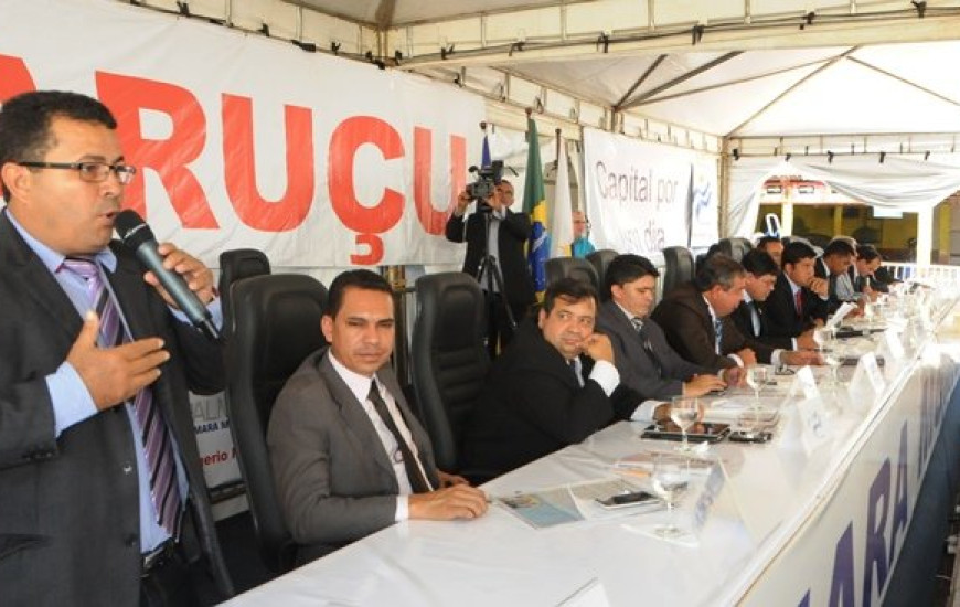 Folha critica oposição na sessão em Taquaruçu