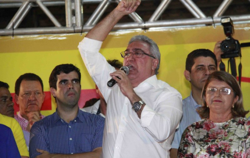 Partidos coligados confirmam candidatura de Laurez