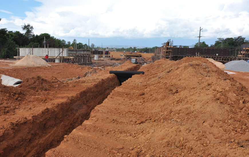 Obra na Avenida NS 15 está paralisada