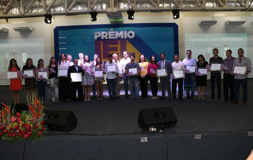 Premiações são entregues a vencedores