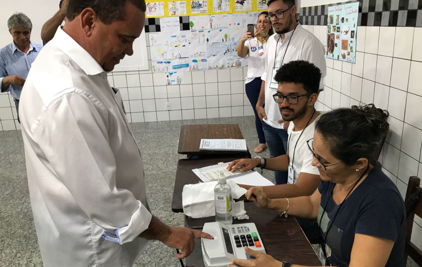 Vicentinho votou no Colégio Sagrado Coração de Jesus em Porto Nacional 