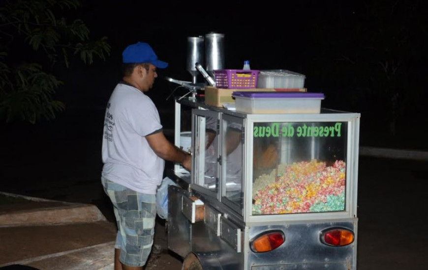 Pipoqueiro fatura dinheiro extra nas apresentações