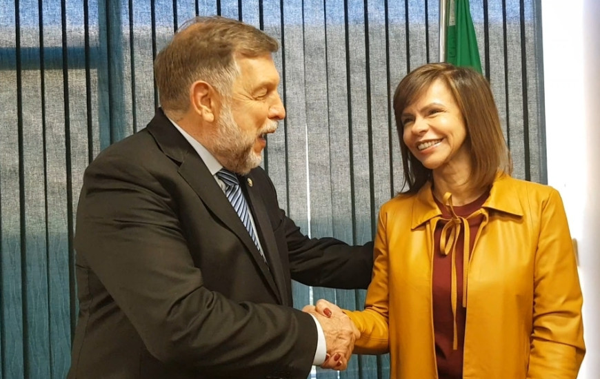 Deputada e o senador Flávio Arns.