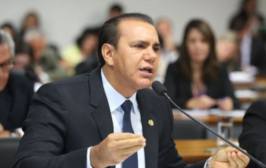 Senador Ataídes repudia terceirização