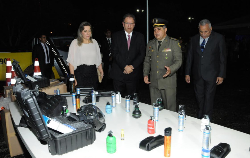 Governador entrega armamentos à polícia