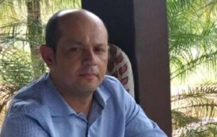 Júlio Oliveira não quer entregar o cargo para o vice Vanderlei Arruda