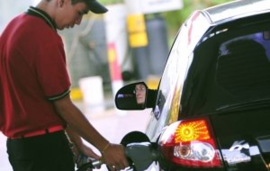 Gasolina pressiona inflação