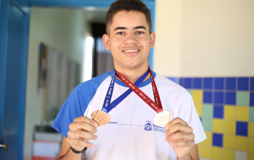 Tácio Araújo Sales, 18 anos.