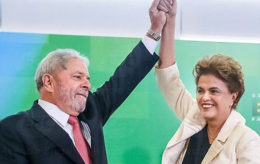 Lula tem posse suspensa