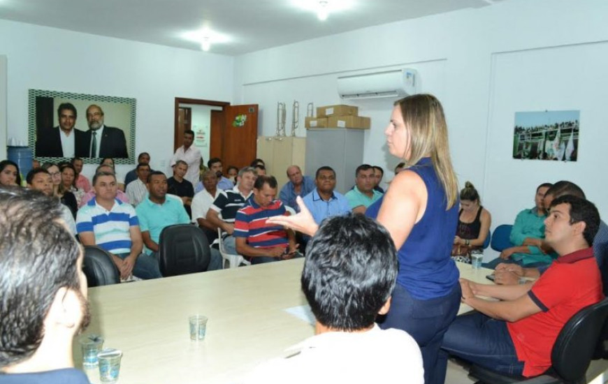 Cláudia Lelis e representantes de partidos