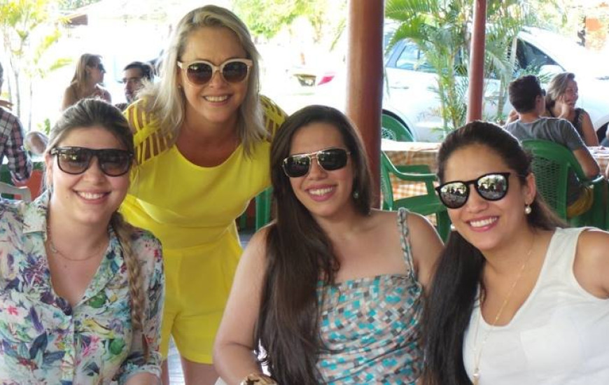 Larissa, Lara, Carol Vicente e Gisele