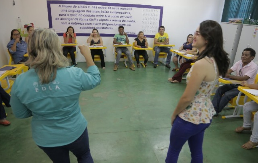 Professoras capacitam servidores em Libras em Araguaína