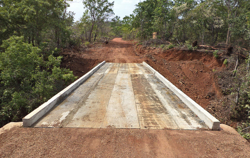 Ponte tem 20m foi construída em uma estrada vicinal 