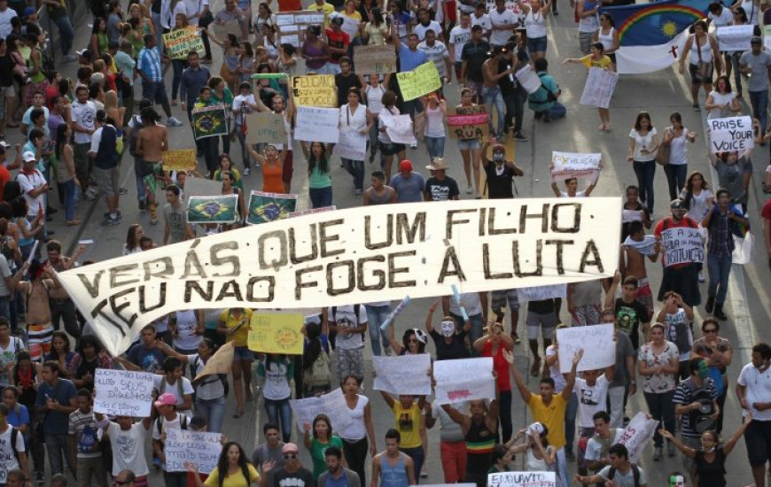 Protesto em Brasília reúne milhares