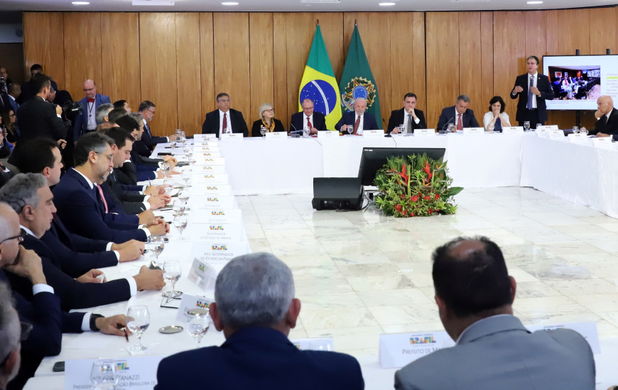 Laurez participa de reunião com o presidente Lula