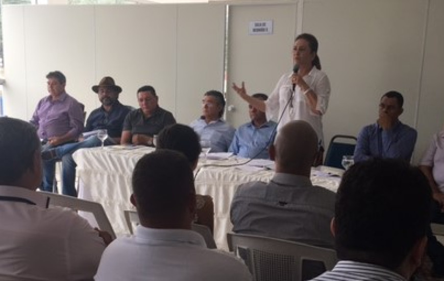 Senadora faz reunião política em Palmas 