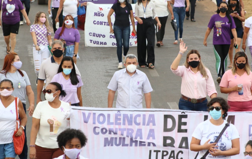 Dulce e Ronivon em Porto, na passeada em 31 de agosto contra violência à mulher