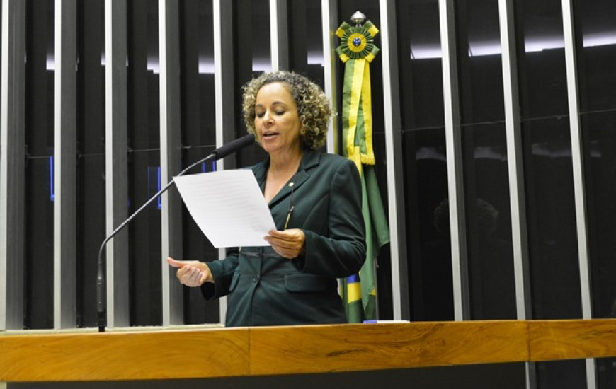 Deputada Josi Nunes chama atenção para perigo em brincadeiras e desafios
