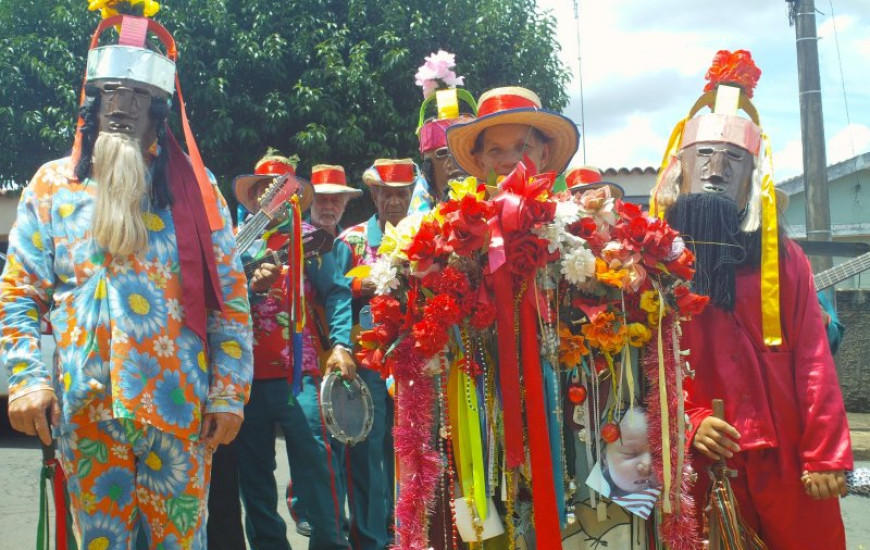 Folia de Reis marca fim do período natalino