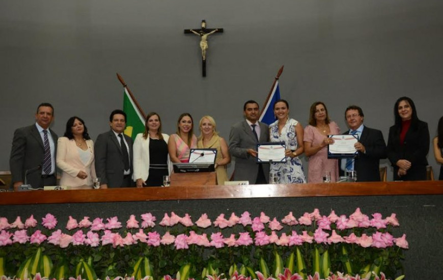 Mulheres são homenageadas na AL