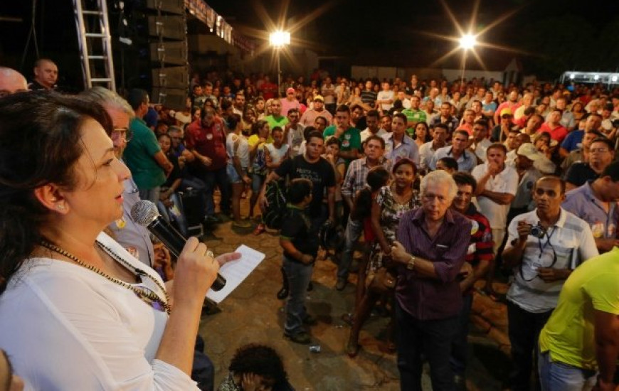 Senadora Kátia Abreu pede votos para Dilma