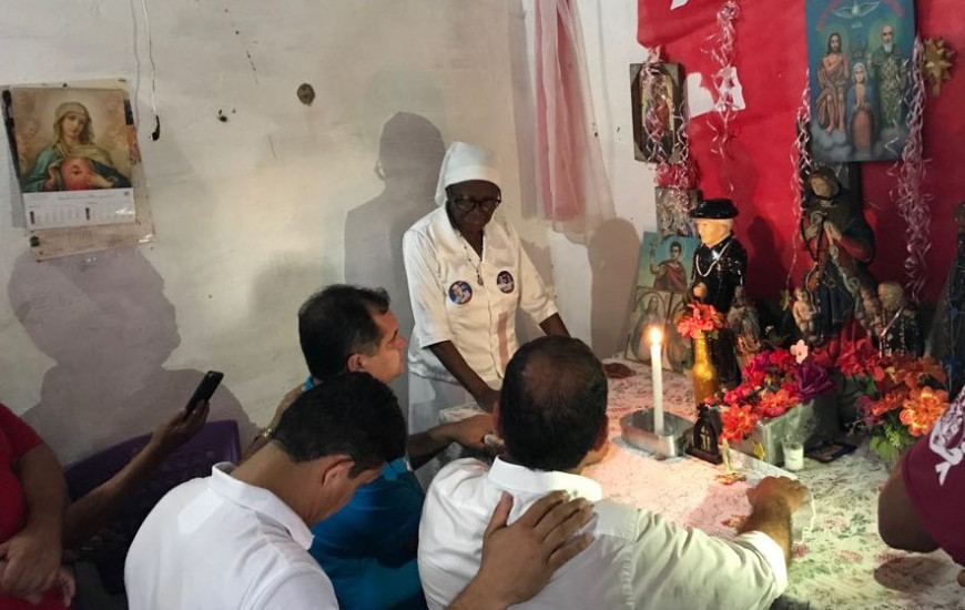 Candidato foi convidado por líder quilombola a rezar um Pai Nosso