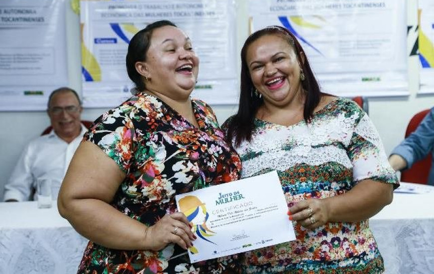 Mulheres recebem certificado em Porto Nacional