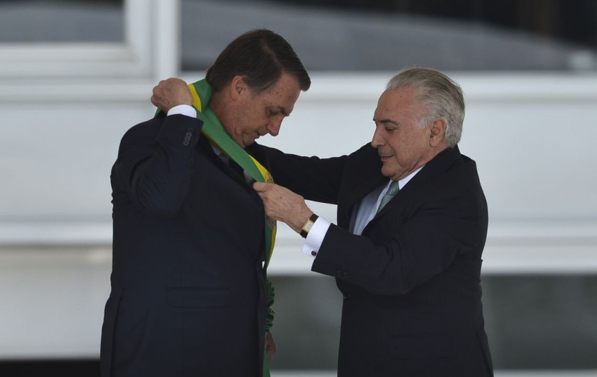 Bolsonaro recebe a faixa de presidente da República