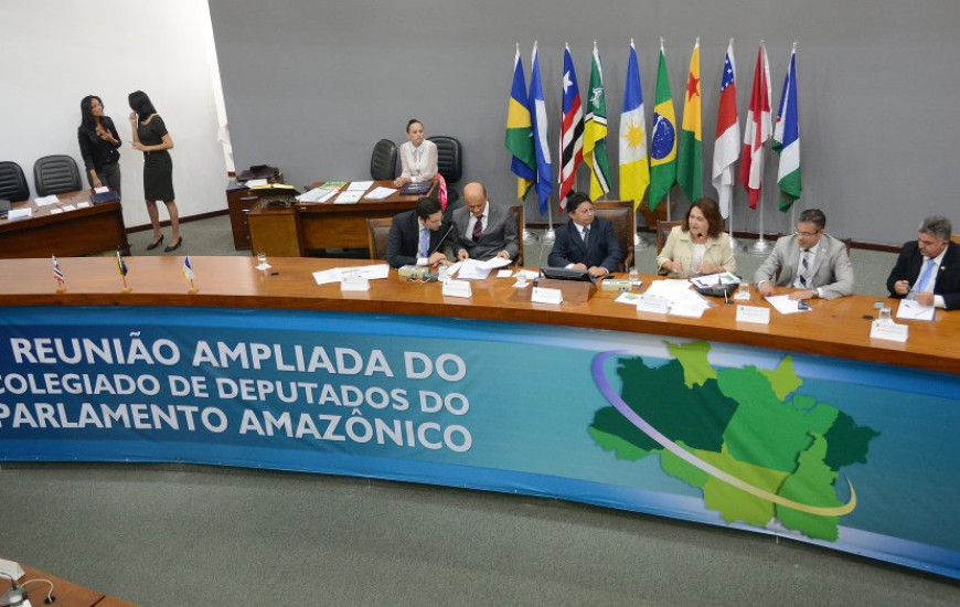 Kátia Abreu ministra palestra na AL