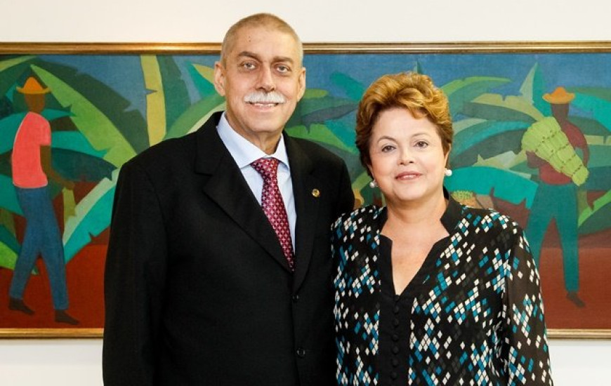 Senador se lançou para 2014 em encontro com Dilma